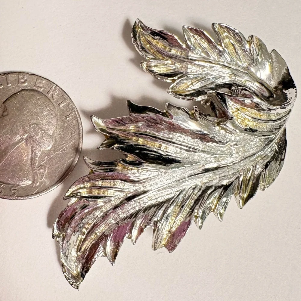 Vintage Silver tone leaf Brooch